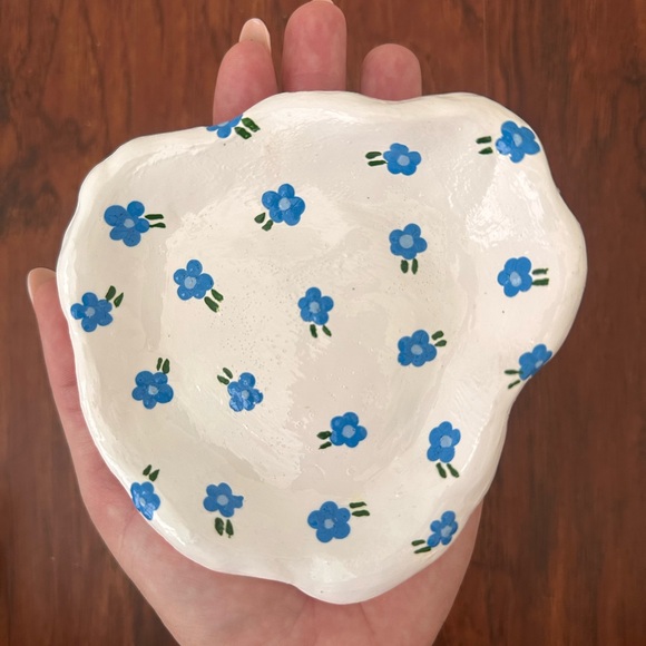 Handcrafted White Clay Sealed Jewelry/Trinket Dish with Blue Floral Design - Picture 4 of 5